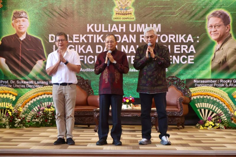 Angkat Narasi Kopi Arak, Rocky Gerung Pukau Ribuan Mahasiswa UNMAS Denpasar