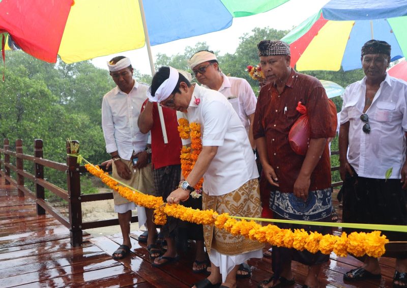 Bupati Adi Arnawa Resmikan Jembatan Suwung Lemo