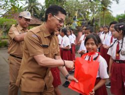 Kunjungi Tiga Sekolah Dasa, Bupati Satria Tekankan Pentingnya Pembentukan Pendidikan Karakter Sejak Dini