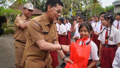 kunjungi-tiga-sekolah-dasa-bupati-satria-tekankan-pentingnya-pembentukan-pendidikan-karakter-sejak-dini