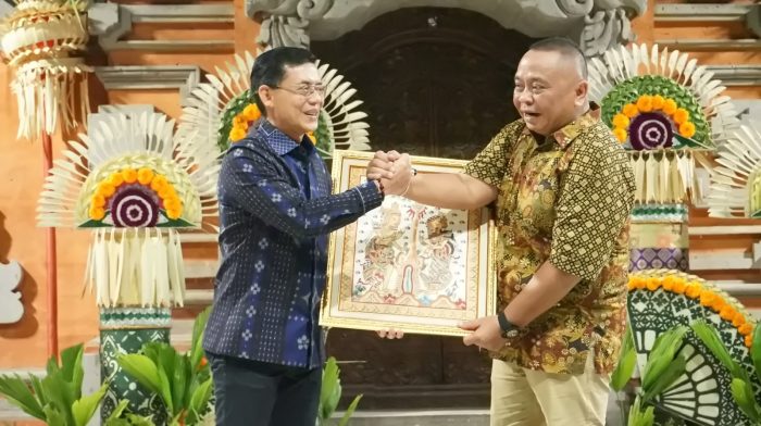 lepas-tugas-kajari-klungkung-i-wayan-suardi-bupati-i-made-satria-apresiasi-sinergi-dan-pendampingan-tata-kelola-pemerintahan
