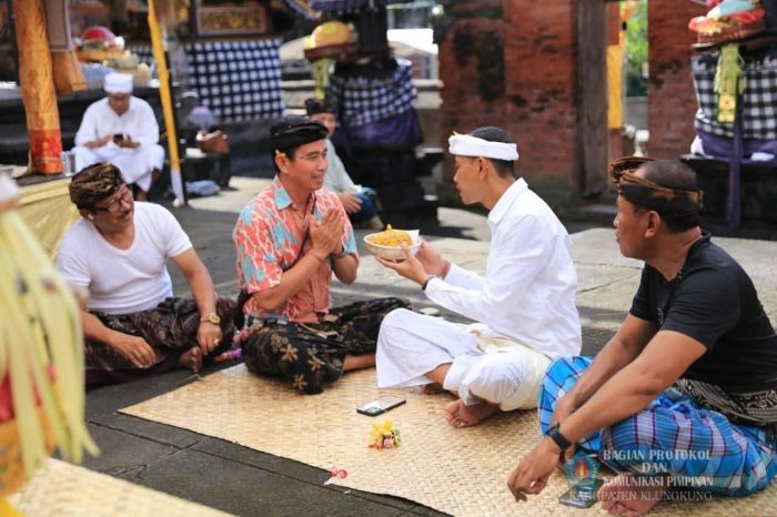 Sesuhunan Pura Dalem Pemuteran Napak Pertiwi Perdana. Aneh Hujan Langsung Berhenti