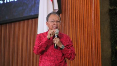 diskusi-publik-sang-pewahyu-rakyat-di-unud-gubernur-wayan-koster-jabarkan-program-1-keluarga-1-sarjana