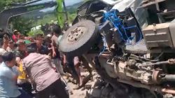 Dump Truk Hantam Kendaraan Depan, Sopir Tewas Terjepit