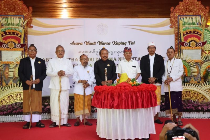 Gubernur Koster: Pemerintah Wajib Fasilitasi Kebutuhan Sulinggih demi Jaga Budaya Bali