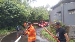 Jalan Licin Akibat Solar, Lima Pengendara Terjatuh