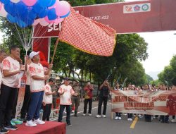 Awali Rangkaian HUT Ke-422 Kota Singaraja, Sutjidra-Supriatna Jalan Santai Bersama Ribuan Masyarakat
