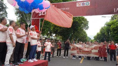 awali-rangkaian-hut-ke-422-kota-singaraja-sutjidra-supriatna-jalan-santai-bersama-ribuan-masyarakat