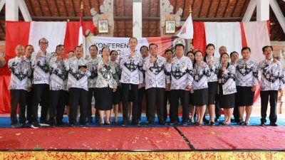 buka-koncab-xxiii-pgri-dawan-wabup-tjok-surya-tekankan-komitmen-dan-peningkatan-mutu-pendidikan