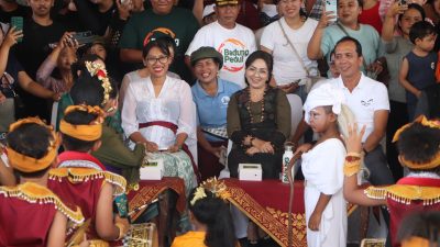 bunda-paud-badung-nyonya-rasniathi-adi-arnawa-buka-parade-ogoh-ogoh-paud-se-kabupaten-badung