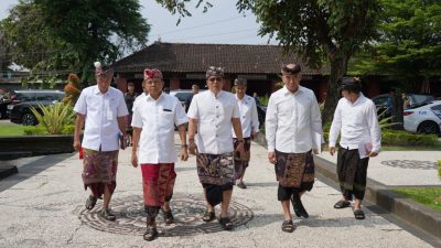 gubernur-koster-minta-semua-asn-bali-bersatu-dan-progresif-jalankan-visi-nangun-sat-kerthi-loka-bali