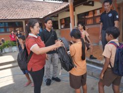 Jurnalis Buleleng Turun Tangan, Bantu Siswa dan Warga Korban Banjir Bandang Desa Banjar