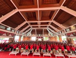 Kukuhkan 5.079 Pengurus PDIP Tabanan, Koster Minta Kuatkan Organisasi, Menyama Braya, dan Gotong Royong untuk Rakyat
