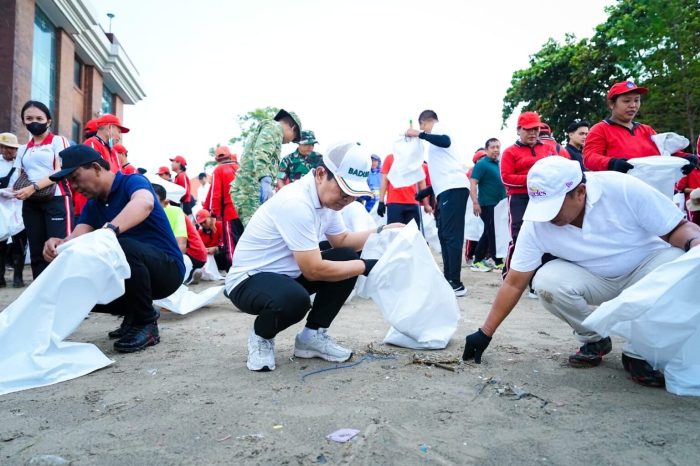 momentum-hpsn-2026-bupati-adi-arnawa-pimpin-aksi-korve-bersih-pantai-di-kuta