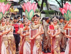 Parade Budaya 9 Kecamatan Meriahkan HUT Kota Singaraja ke-422