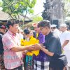 Pererat Silaturahmi, Bupati Bangli Serahkan Paket Sembako Lintas Agama di Halaman Kantor Bupati