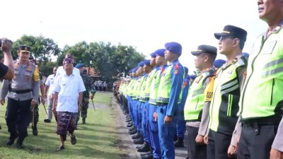 pimpin-apel-pasukan-bersama-kapolda-gubernur-koster-ingin-bali-tetap-aman-dan-kondusif