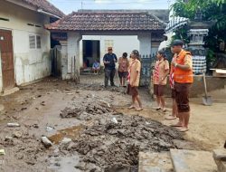 Pramuka Buleleng Gelar Karya Bakti Penanganan Banjir Bandang di Desa Banjar