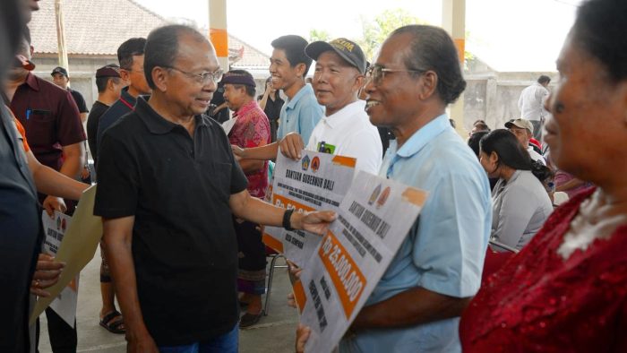 Tinjau Korban Banjir, Gubernur Koster Salurkan Rp 1,26 M untuk Perbaikan Rumah, Santunan Korban Meninggal, dan Pemulihan Jaringan Air Bersih