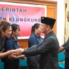 Bekali Dua Keberangkatan PMI, Bupati Satria Berikan Motivasi “Pergi Bawa Semangat Pulang Bawa Kesuksesan”