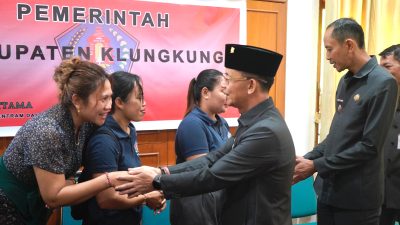 bekali-dua-keberangkatan-pmi-bupati-satria-berikan-motivasi-pergi-bawa-semangat-pulang-bawa-kesuksesan