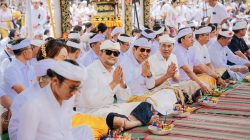 Bupati Adi Arnawa dan Wabup Bagus Alit Sucipta Pimpin Bhakti Penganyar Pemkab Badung Ngusaba Kedasa di Pura Ulun Danu Batur