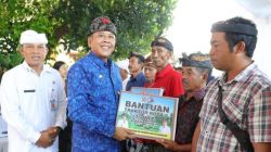 Dorong Pertanian, Gus Par Serahkan Traktor dan Irigasi