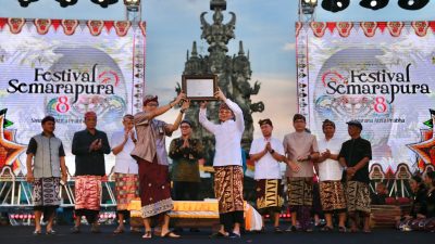 festival-semarapura-ke-8-resmi-dibuka-bupati-satria-dorong-penguatan-ekonomi-kreatif-dan-pelestarian-budaya
