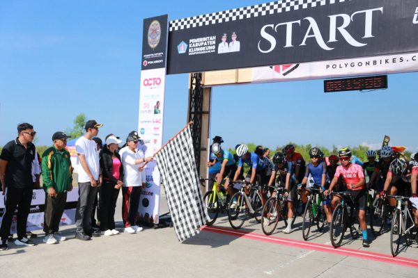 gelorakan-semangat-festival-semarapura-ke-8-bupati-satria-lepas-balap-sepeda-bergengsi