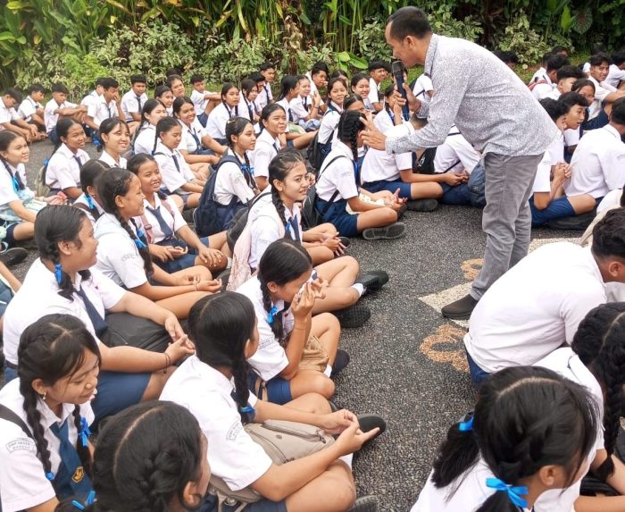 gen-z-disiapkan-ke-tps-kpu-karangasem-suntik-literasi-politik-sejak-dini