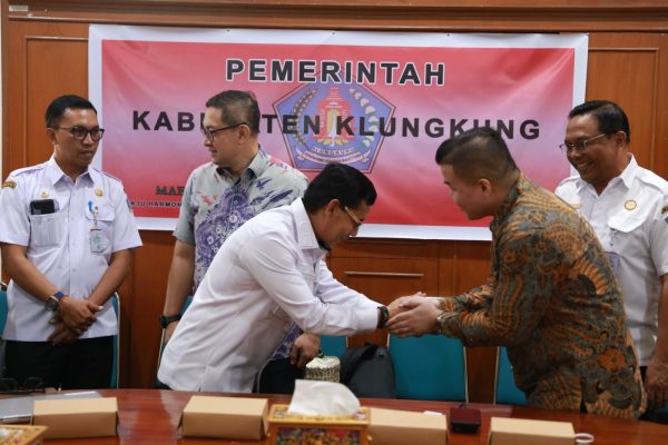 optimalkan-promosi-wisata-bupati-i-made-satria-jajaki-teknologi-vr-dan-ai-untuk-virtual-tour-klungkung