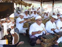 Penyineban IBTK 2026 di Pura Agung Besakih Resmi Ditutup, Gubernur Bali Turut Ngayah Megambel