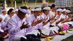 Peringati Hari Puputan Ke-118 dan HUT Kota Semarapura Ke-34, Pemkab Klungkung Sembahyang Bersama di Pura Jagatnatha