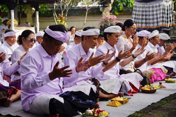 peringati-hari-puputan-ke-118-dan-hut-kota-semarapura-ke-34-pemkab-klungkung-sembahyang-bersama-di-pura-jagatnatha