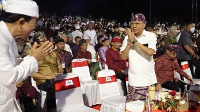 ribuan-umat-menko-pmk-dan-gubernur-koster-serukan-harmoni-ditengah-kebisingan-global-pada-dharma-santi-nyepi-1948