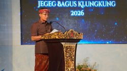 Tampilkan Keindahan Endek Klungkung, Bupati Satria Hadiri Fashion Night Finalis Jegeg Bagus 2026
