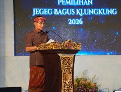 Tampilkan Keindahan Endek Klungkung, Bupati Satria Hadiri Fashion Night Finalis Jegeg Bagus 2026
