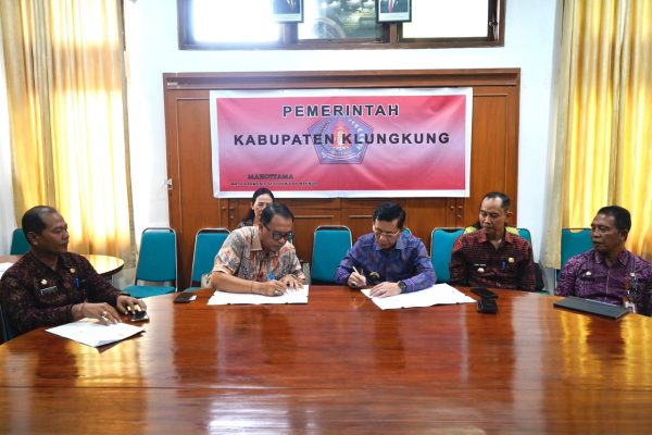 tingkatkan-layanan-penyeberangan-bupati-satria-tandatangani-kerja-sama-penggunaan-pelabuhan-kelas-iii-nusa-penida