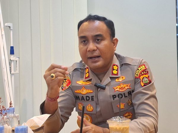 ABG di Manggis Iseng Telepon 110, Polisi Dimaki saat Angkat Panggilan