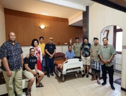 Demer Jenguk Ketua DPD II Golkar Gianyar di RSU Bintang