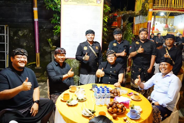 giri-prasta-melayat-ke-rumah-duka-ayah-wabup-karangasem-pandu-prapanca-lagosa