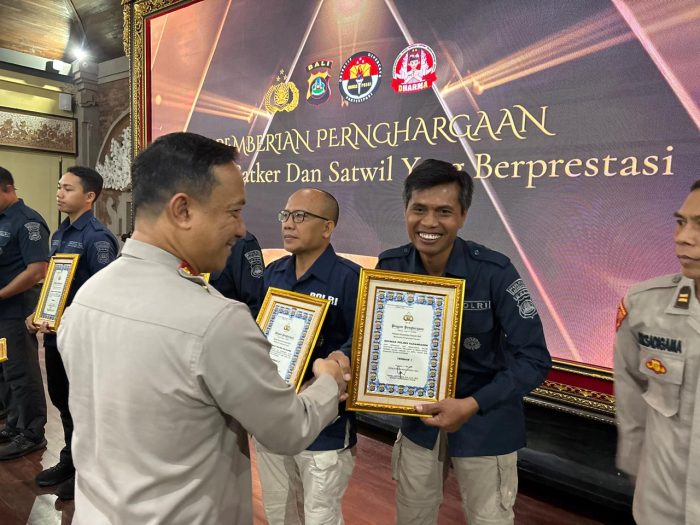 sing-main-main-humas-polres-karangasem-juara-1-penghargaan-kapolda-bali