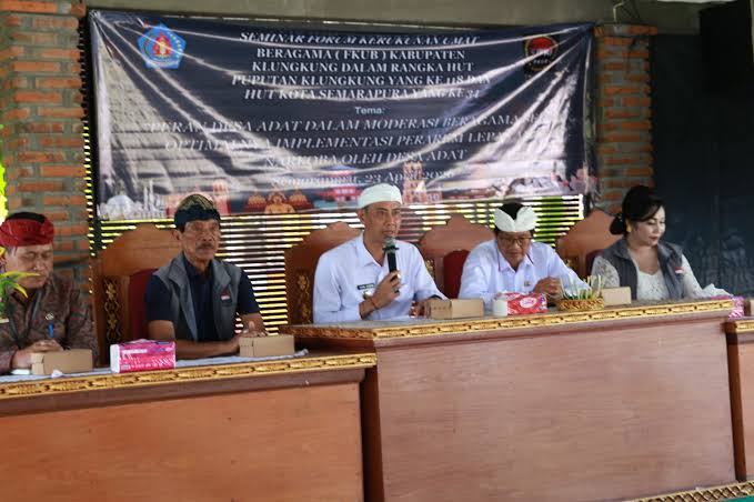jelang-peringati-hari-jadi-kota-semarapura-ke-34-wabup-tjok-surya-tekankan-peran-desa-adat-dalam-moderasi-beragama-dan-pemberantasan-narkoba