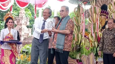 ketua-mpr-ri-hadir-beri-kuliah-umum-kebangsaan-di-imk-singaraja