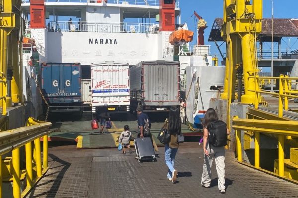Libur Idul Adha, Penumpang di Pelabuhan Padangbai Naik