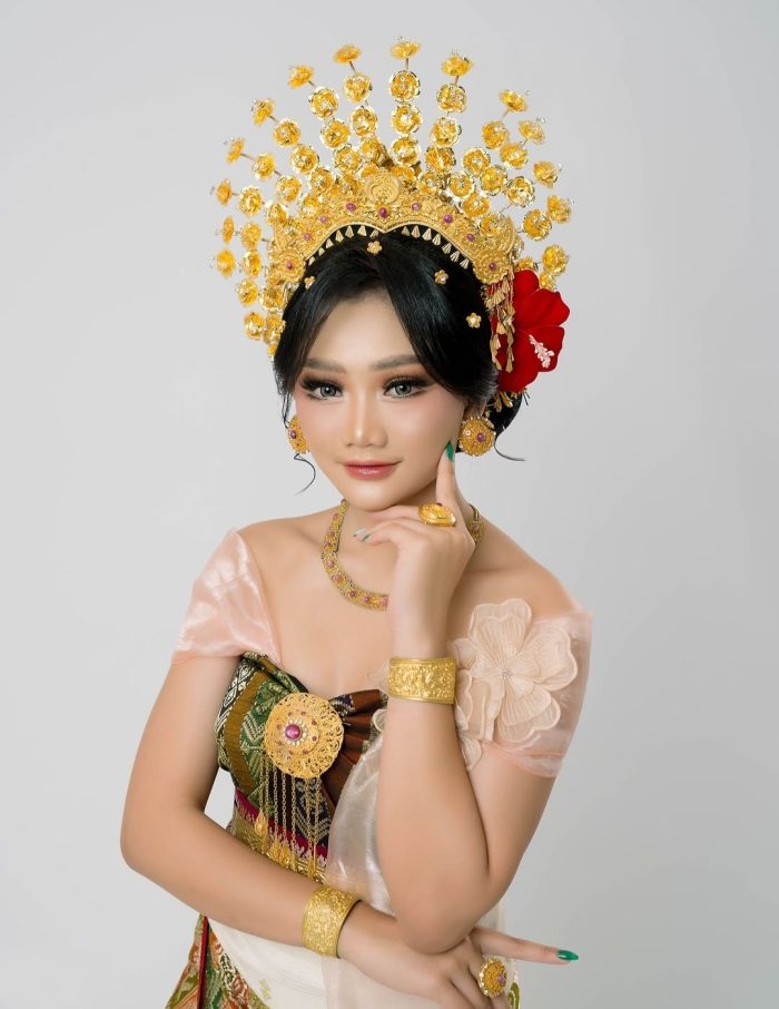ayu-michele-prestasi-dan-pesona-dalam-satu-langkah