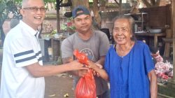 Senyum Bahagia Masyarakat Terima Daging Babi Sambut Hari Raya Galungan dan Kuningan