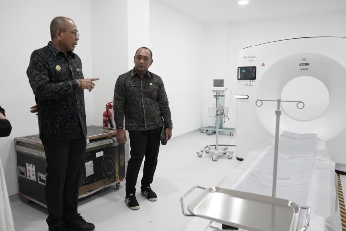 bupati-gus-par-tinjau-operasional-ct-scan-baru-rsud-karangasem