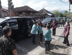 Dampingi Aksi Sosial TP PKK Provinsi Bali ​Ny. Mas Parwata Apresiasi Bantuan dan Gelorakan Pengelolaan Sampah Berbasis Sumber di Karangasem