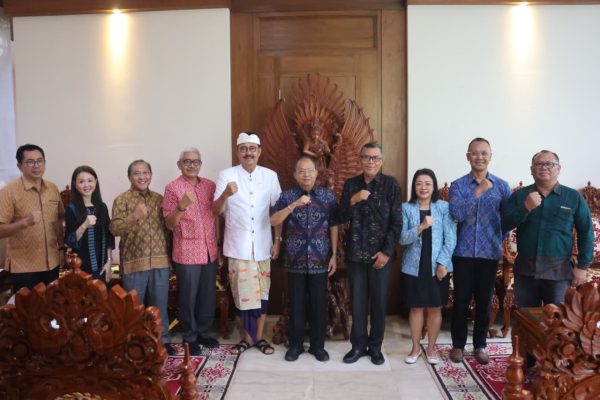 dorong-bali-jadi-pusat-mice-dunia-gubernur-koster-tekankan-standar-berbasis-budaya-dan-umkm-lokal